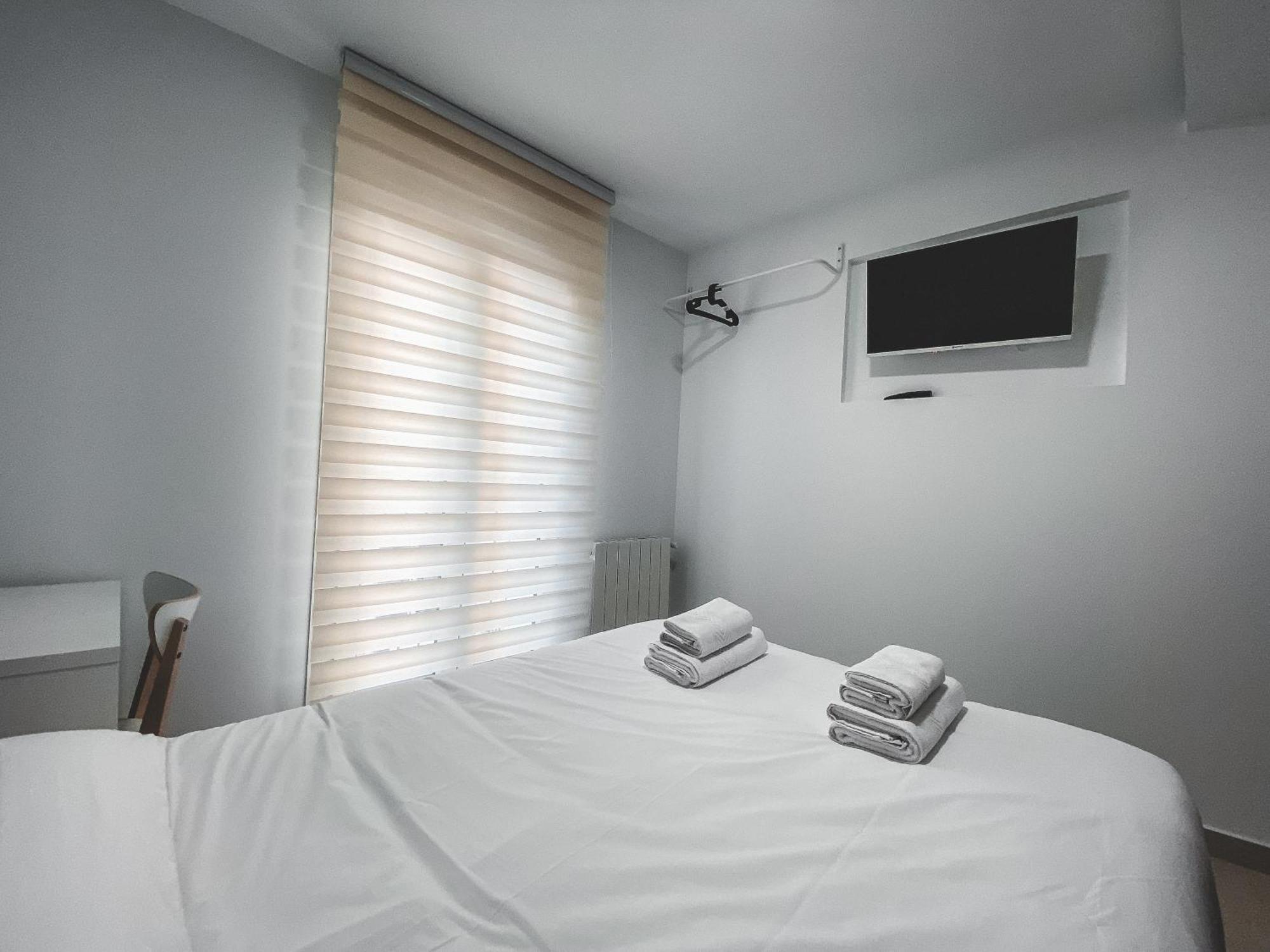 Casa San Juan - Habitaciones Privadas 洛格罗尼奥 外观 照片